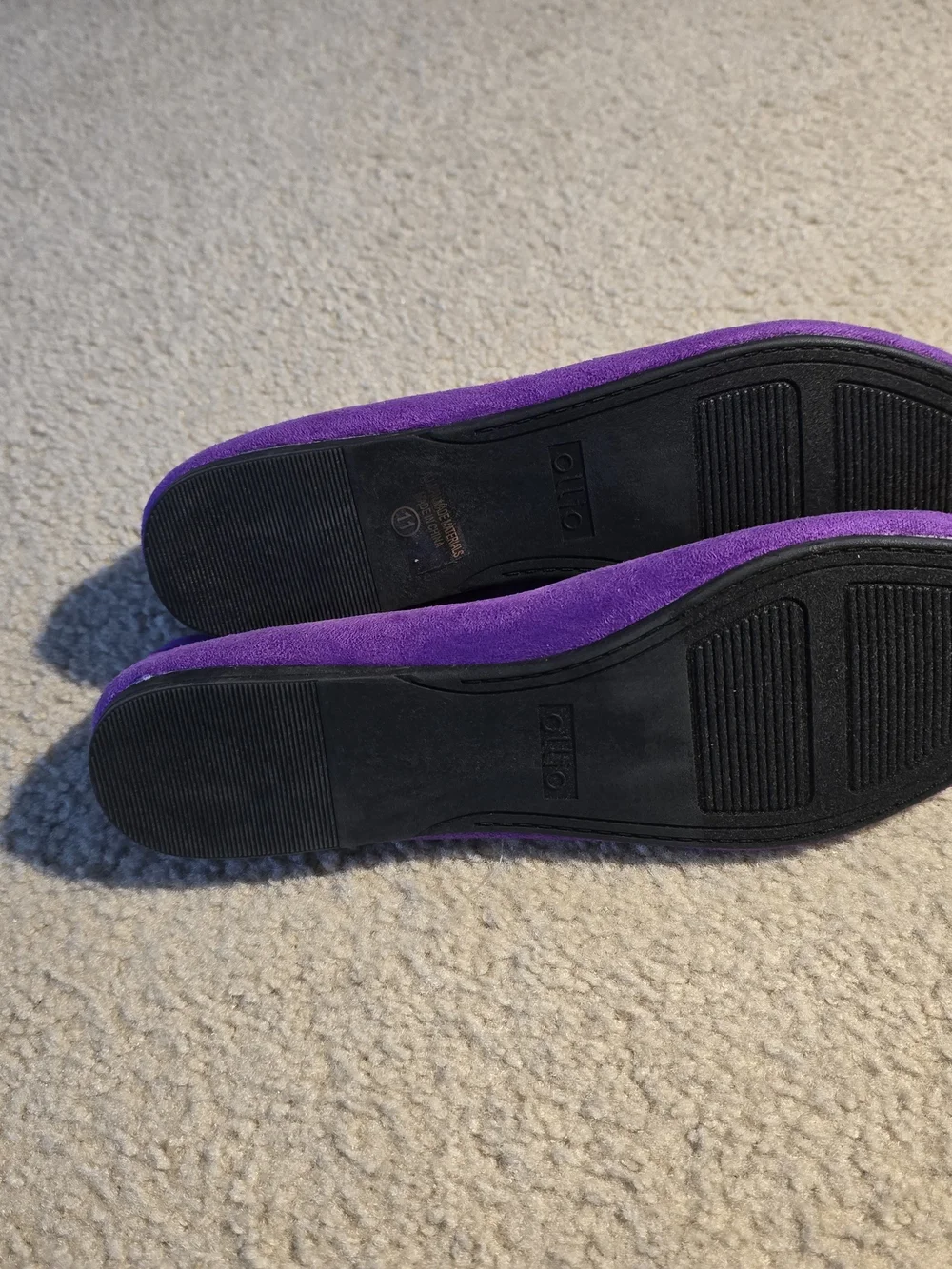 Ollio Women's Pointed Toe Flats in Purple Suede